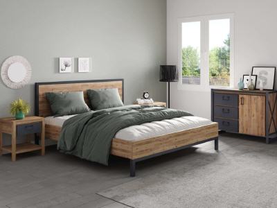 Akazien Bett, Cognac gebürstet, Metall schwarz
